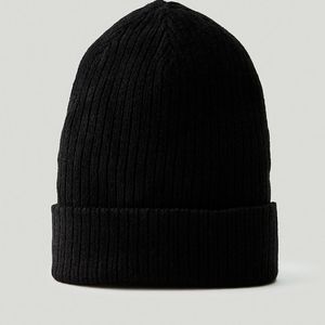 Main Character Aritzia Snowflake Beanie